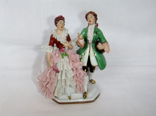 Biscuit polychrome porcelaine figurine Dresden Saxe couronne