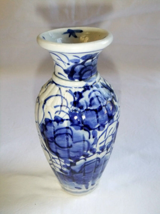 Vase ancien céramique chinois blanc bleu décor de fleur  pot